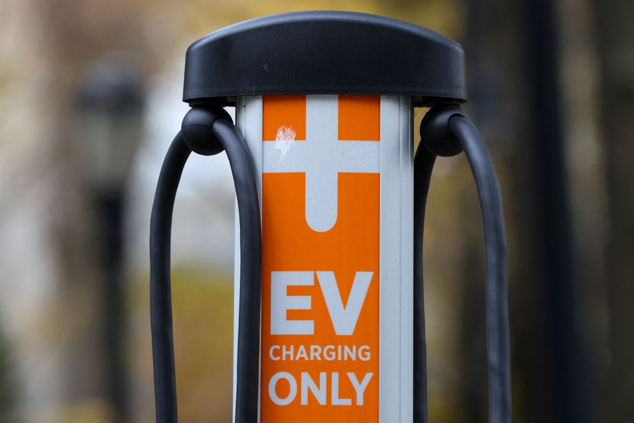 An electric vehicle charge station by ChargePoint, Inc. is seen outside New York City Hall in Manhattan, New York, U.S., December 8, 2021. REUTERS/Andrew Kelly/File Photo